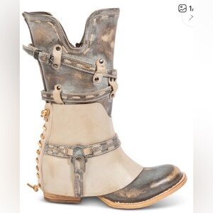 ** ISO Freebird Crow boot, color Ice **